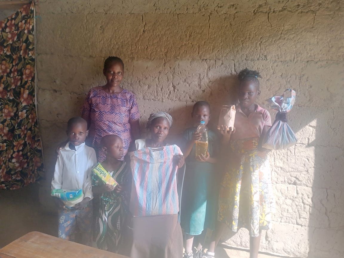 Children and women with Christmas gifts, December 2024
